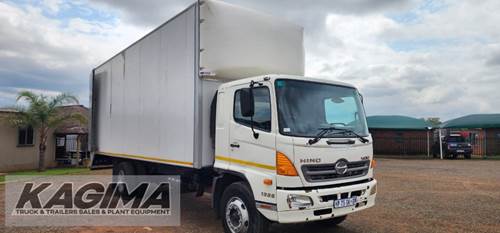 Hino 500 - 1326 (5BD) 4x2