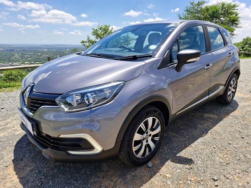 Renault Captur 900T Blaze 5 Door