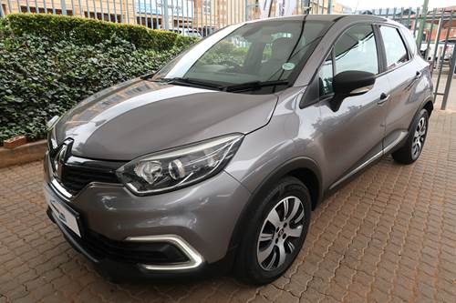 Renault Captur 900T Blaze 5 Door