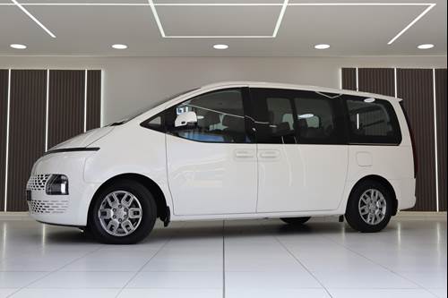 Hyundai Staria 2.2D Executive (9 Seater)