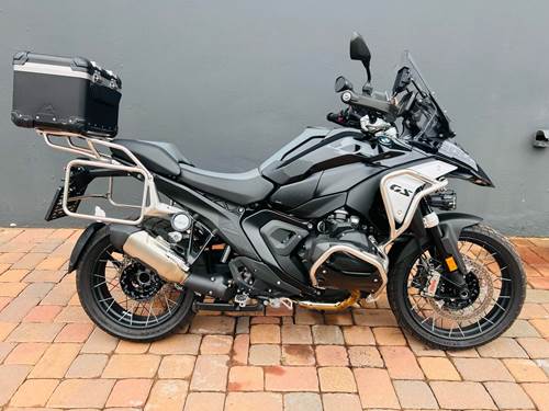 BMW R1300 GS Style Triple Black