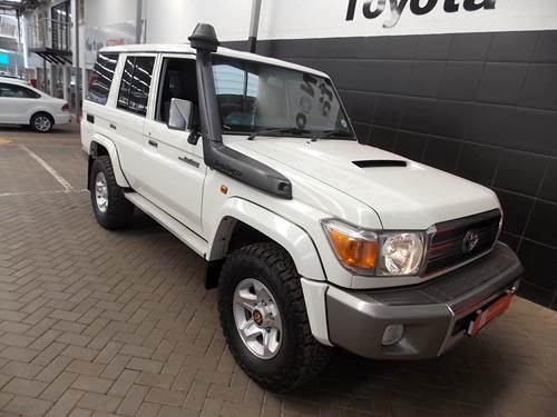 Toyota Land Cruiser 76 4.5 Diesel Station Wagon