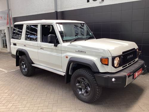 Toyota Land Cruiser 76 2.8 GD-6 Station Wagon Auto