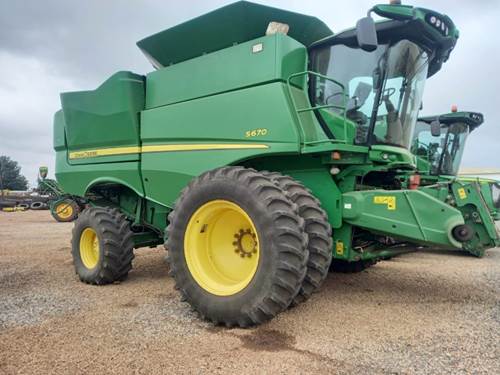 John Deere S670 Combine (Agric)