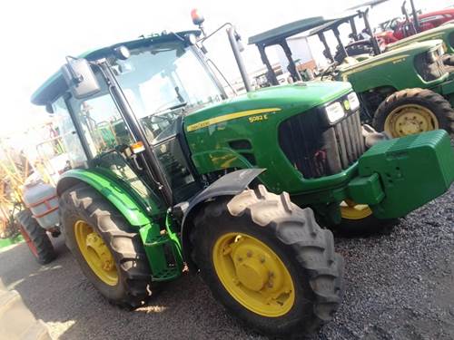 John Deere 5082E O/S MFWD (Agric)