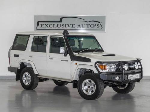 Toyota Land Cruiser 76 4.5 Diesel Station Wagon