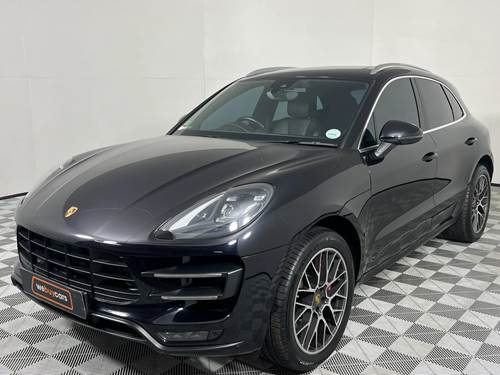 Porsche Macan Turbo (Performance Pack)