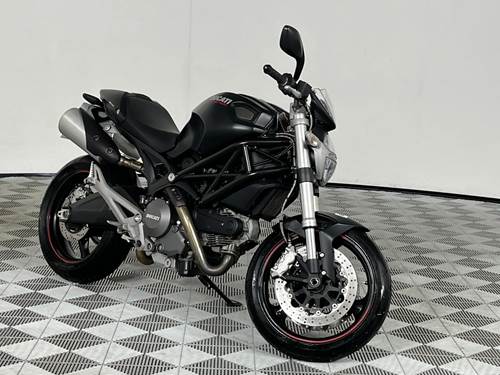 Ducati Monster 696