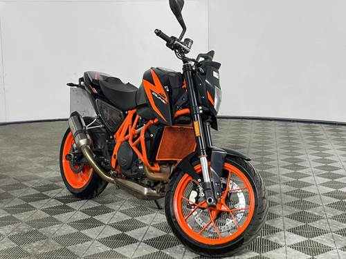 KTM 690 Duke R