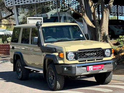 Toyota Land Cruiser 76 4.5 Diesel Station Wagon