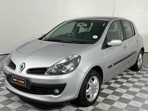 Renault Clio III 1.6 Dynamique 5 Door