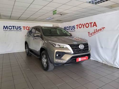 Toyota Fortuner V 2.4 GD-6 Raised Body