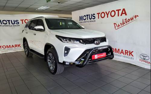 Toyota Fortuner VI 2.8GD-6 VX Auto 