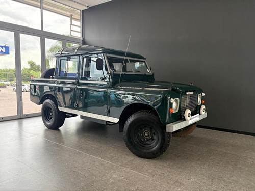 Land Rover 109 LWB Bus