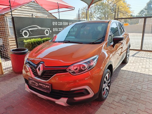 Renault Captur 900T Blaze 5 Door