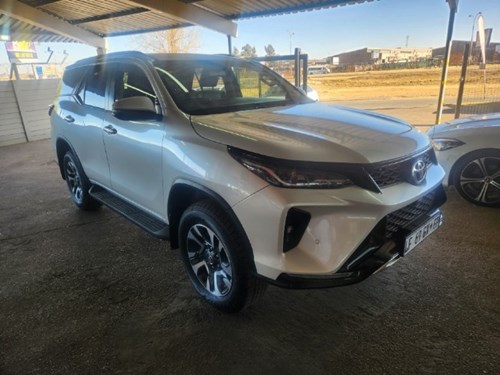 Toyota Fortuner VI 2.4GD-6 Auto 4x4