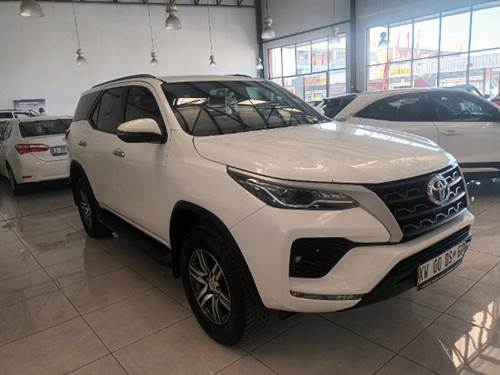 Toyota Fortuner V 2.4 GD-6 Raised Body Auto