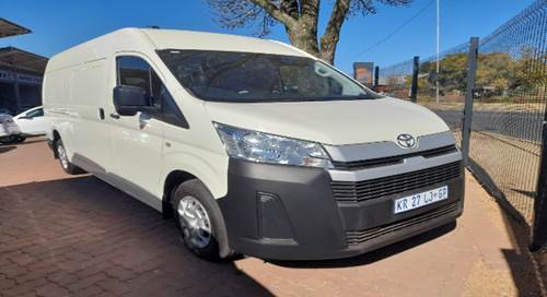 Toyota Quantum 2.8 SLWB Panel Van