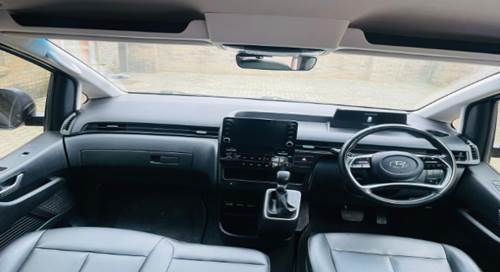 Hyundai Staria 2.2D Executive (9 Seater)