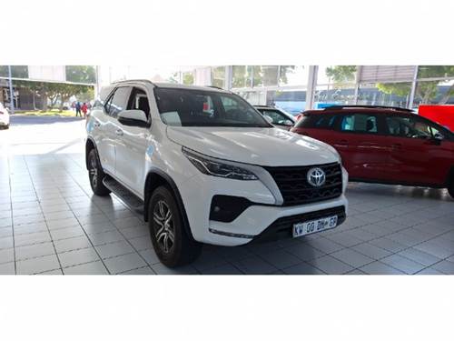 Toyota Fortuner V 2.4 GD-6 Raised Body Auto