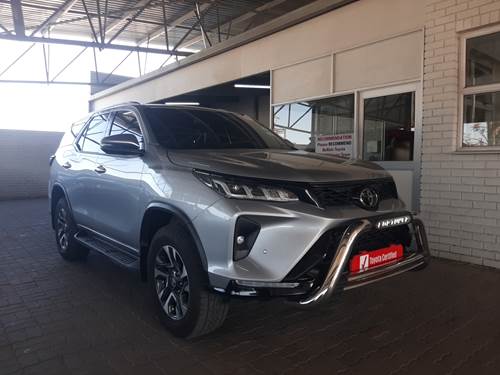 Toyota Fortuner VI 2.8GD-6 VX Auto 