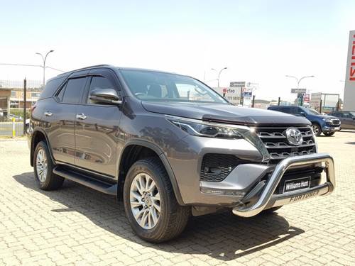 Toyota Fortuner V 2.8 GD-6 Raised Body Auto