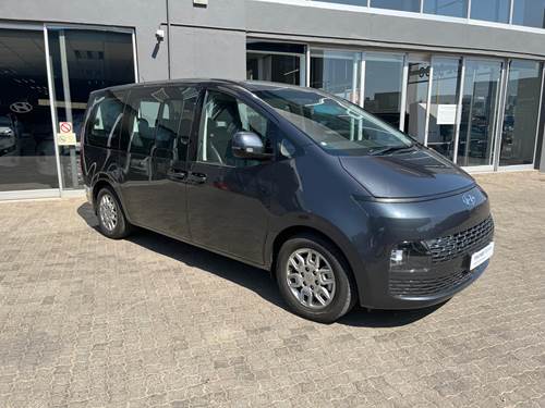 Hyundai Staria 2.2D Executive (9 Seater)