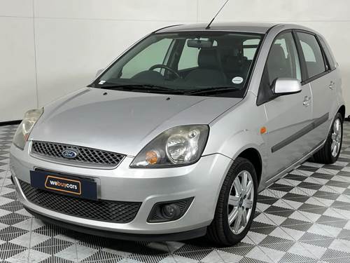 Ford Fiesta 1.6i Ghia 5 Door