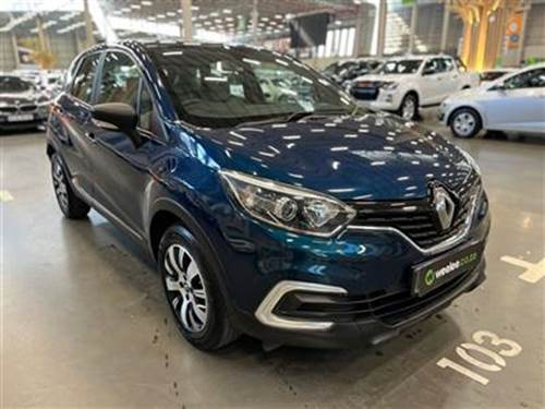 Renault Captur 900T Blaze 5 Door