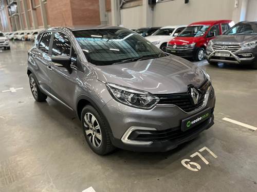 Renault Captur 900T Blaze 5 Door