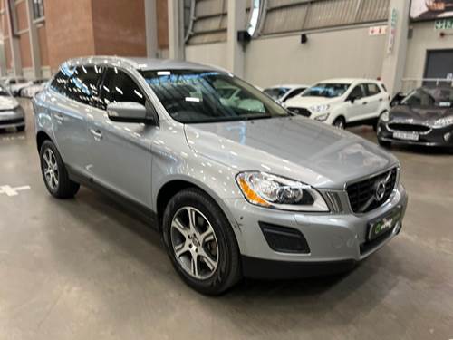 Volvo XC60 T5 Essential Powershift