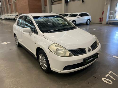 Nissan Tiida 1.6 Visia+ Sedan