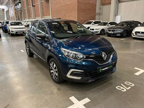 Renault Captur 900T Blaze 5 Door