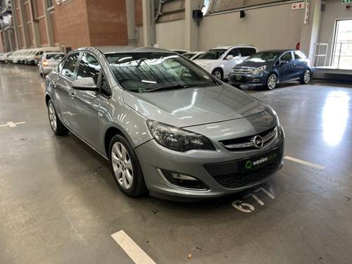 Opel Astra 1.6 Essentia Sedan