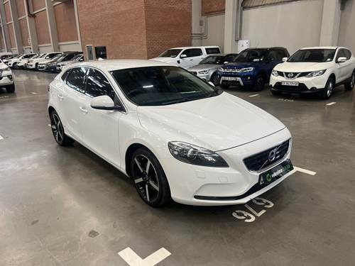 Volvo V40 T3 Momentum Geartronic