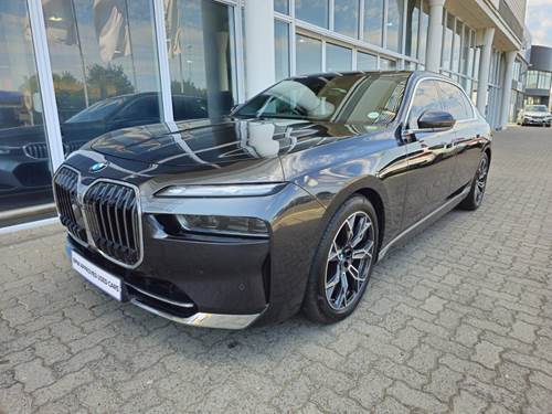 BMW 740i (G70) Design Pure Excellence