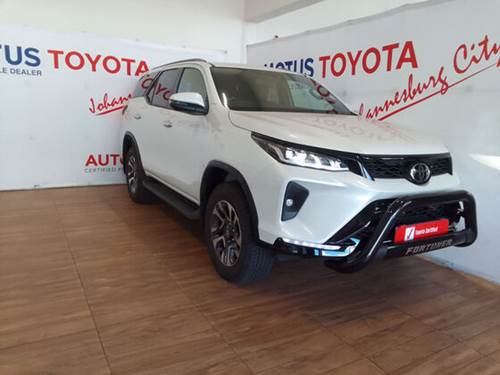 Toyota Fortuner VI 2.8GD-6 VX Auto 