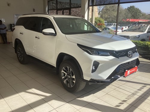 Toyota Fortuner VI 2.4GD-6 Auto 4x4