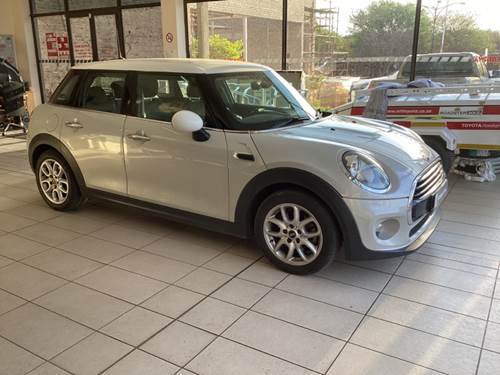 MINI Cooper (100 kW) 5 Door Auto (XS52)