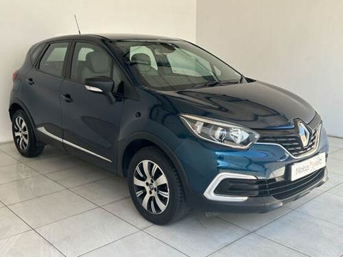 Renault Captur 900T Blaze 5 Door