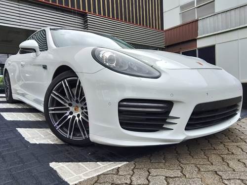 Porsche Panamera GTS PDK