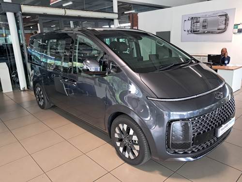 Hyundai Staria 2.2D Luxury (9 Seater)