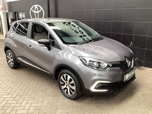 Renault Captur 900T Blaze 5 Door