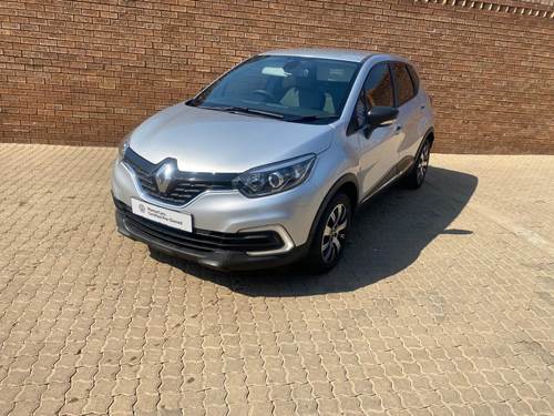 Renault Captur 900T Blaze 5 Door