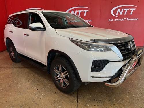 Toyota Fortuner V 2.4 GD-6 Raised Body