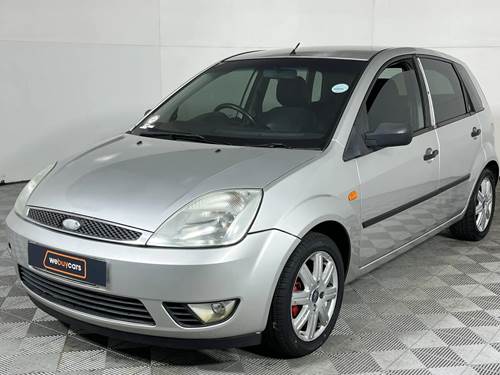 Ford Fiesta 1.6i Ghia 5 Door