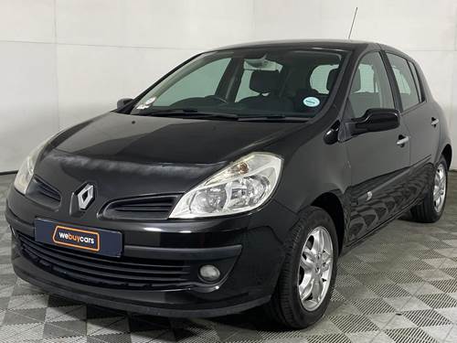 Renault Clio III 1.6 Dynamique 5 Door