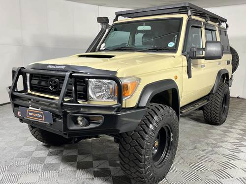 Toyota Land Cruiser 76 4.5 Diesel Station Wagon