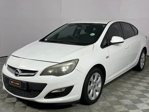 Opel Astra 1.6 Essentia Sedan