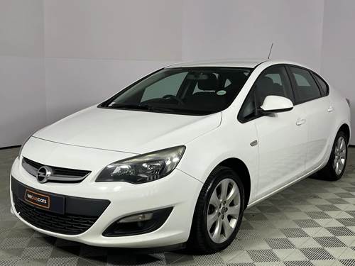 Opel Astra 1.6 Essentia Sedan